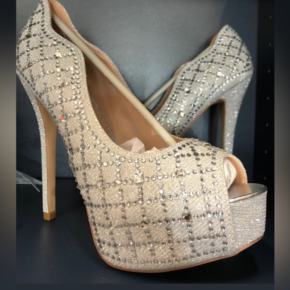 Stiletto heels - Picture 2 of 3